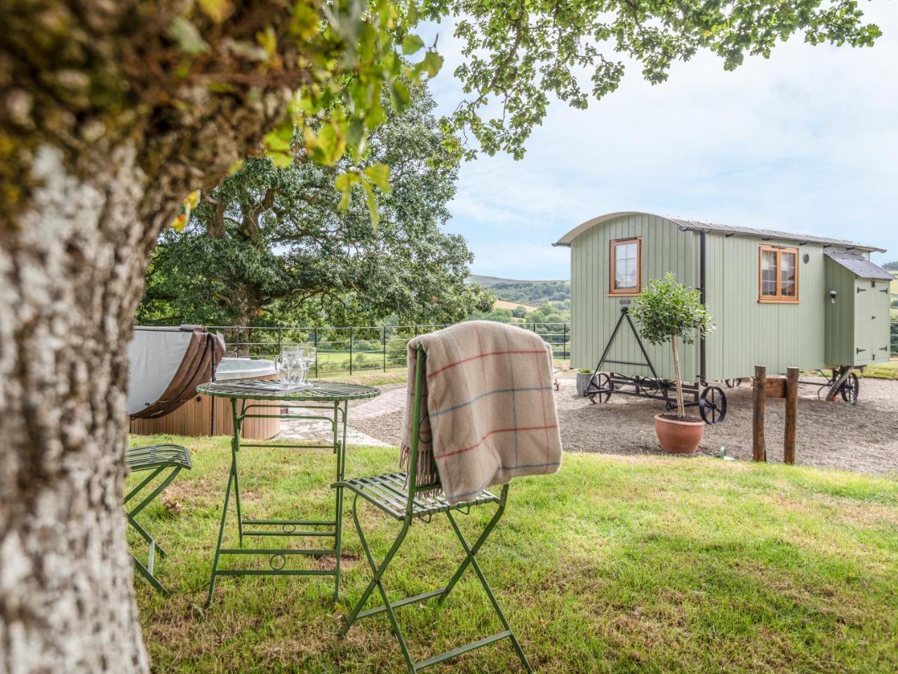Padarn'S Hut Villa Llanbadarn Fynydd Buitenkant foto