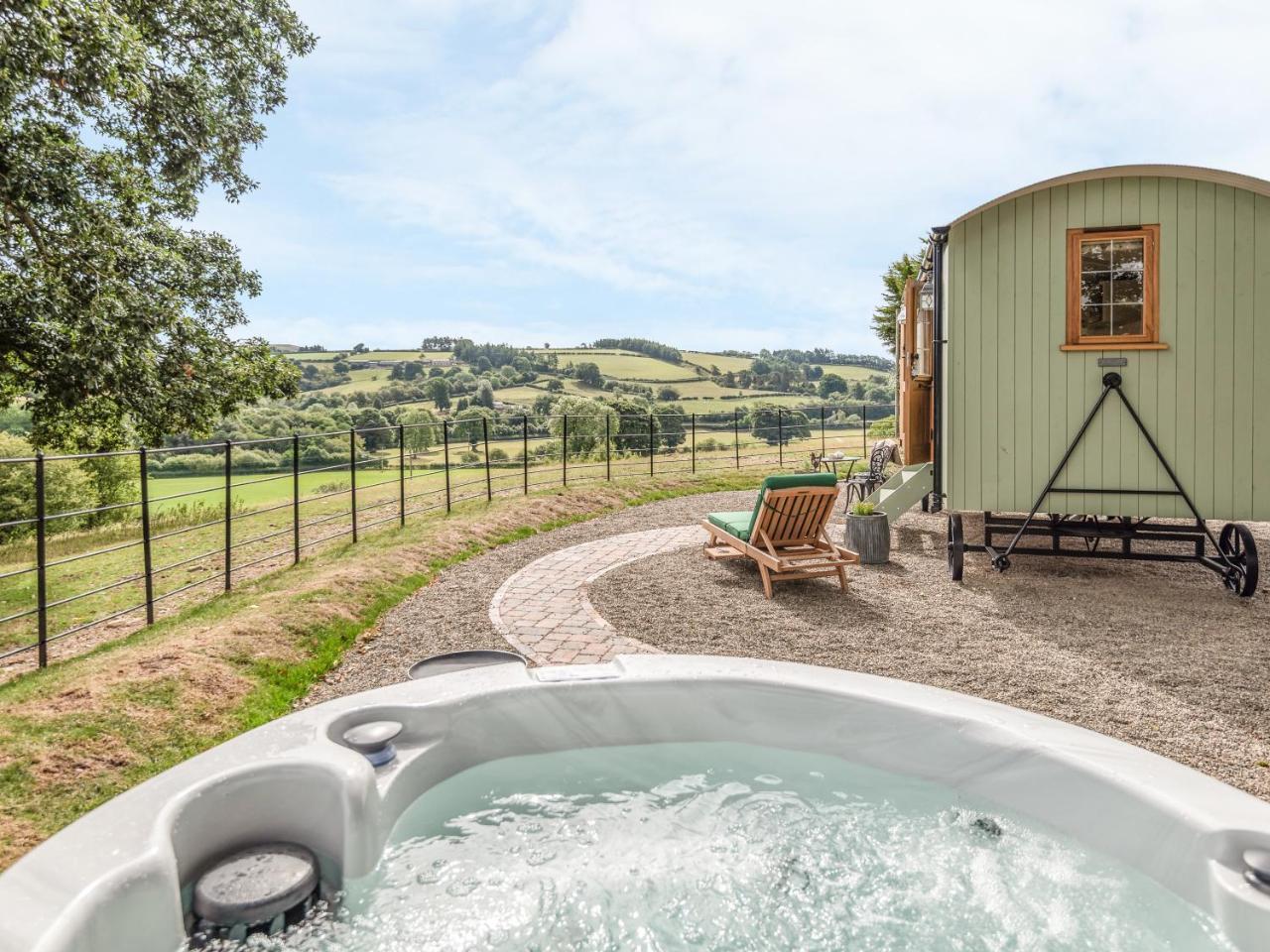 Padarn'S Hut Villa Llanbadarn Fynydd Buitenkant foto