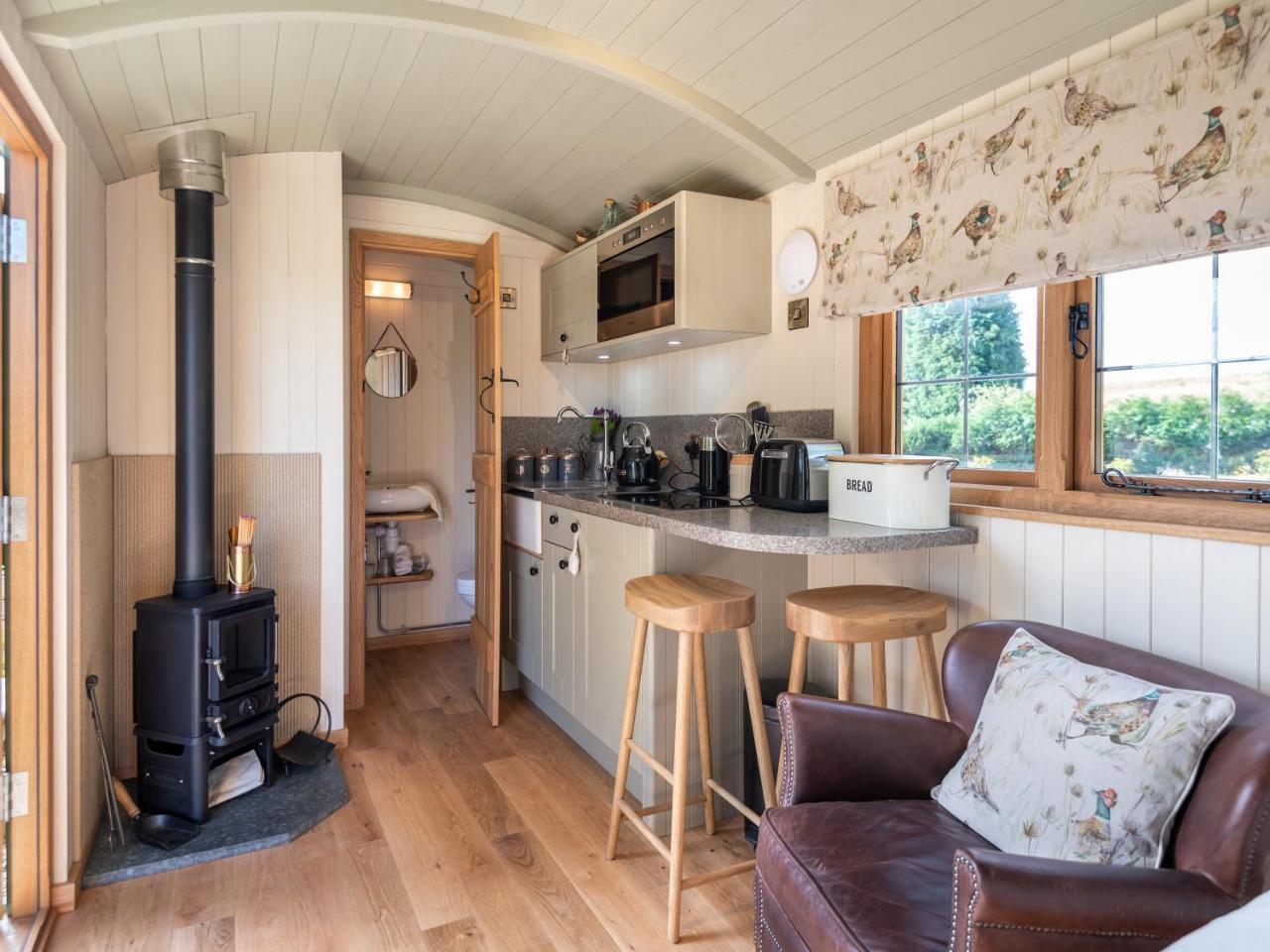 Padarn'S Hut Villa Llanbadarn Fynydd Buitenkant foto