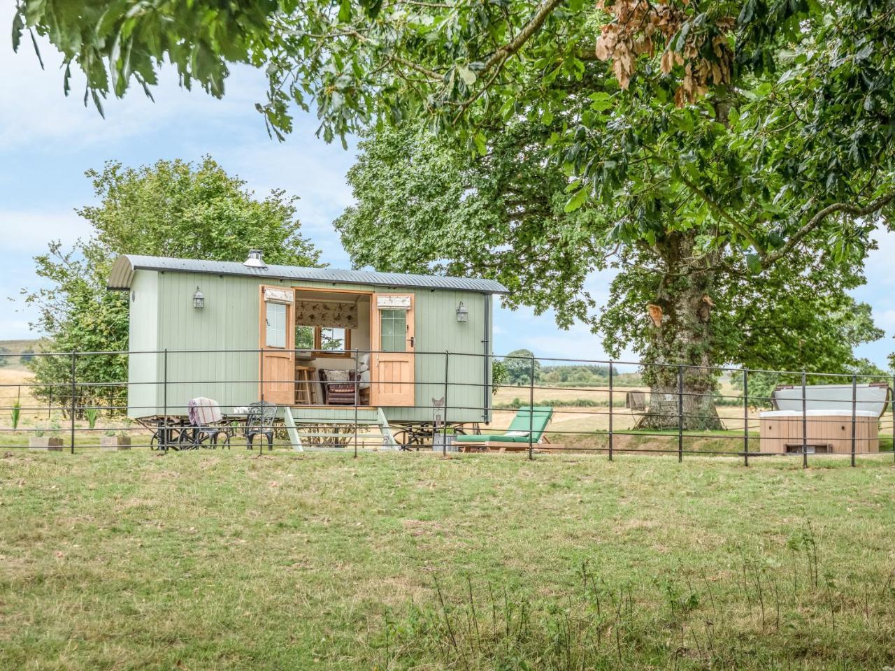 Padarn'S Hut Villa Llanbadarn Fynydd Buitenkant foto